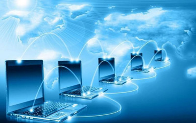 網絡空間是以互聯網為代表的信息技術革命跨越( )、( )、( ) 催生并形成了一個?